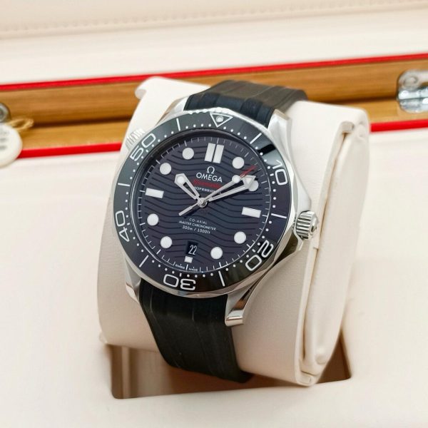 Omega Seamaster Diver 300M Master Co-Axial 42 Stainless Steel / Black / Rubber 210.32.42.20.01.001