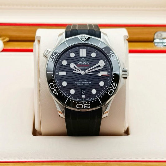 Omega Seamaster Diver 300M Master Co-Axial 42 Stainless Steel / Black / Rubber 210.32.42.20.01.001