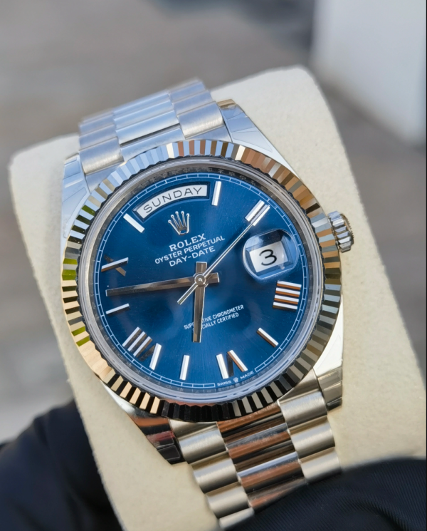 Day Date 40 228239 Bright blue dial