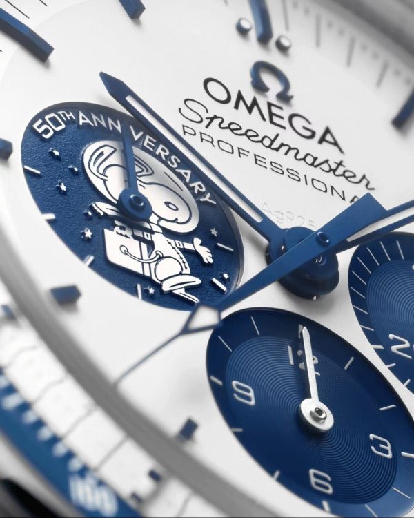 Omega Speedmaster Professional Moonwatch Anniversary Snoopy 310.32.42.50.02.001