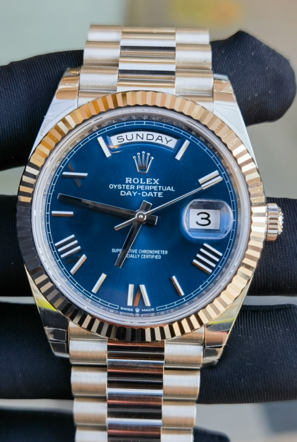 Day Date 40 228239 Bright blue dial