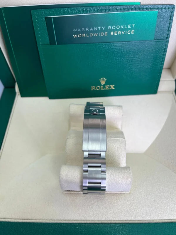 Submariner Date 116610LV “Hulk”