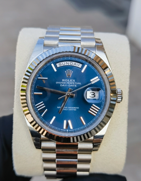 Day Date 40 228239 Bright blue dial