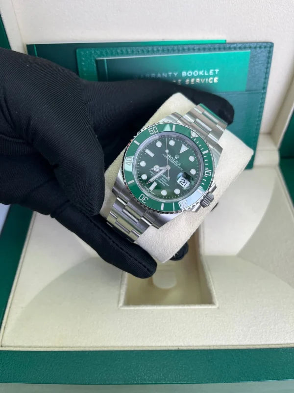 Submariner Date 116610LV “Hulk”