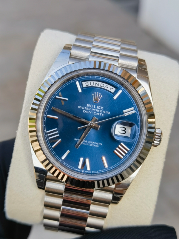 Day Date 40 228239 Bright blue dial