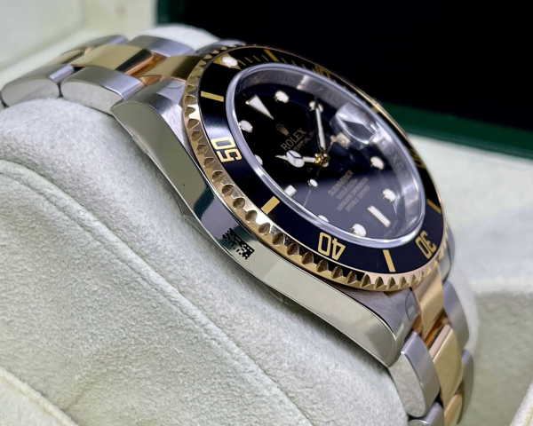Rolex Submariner Date 16613 Black Superluminova