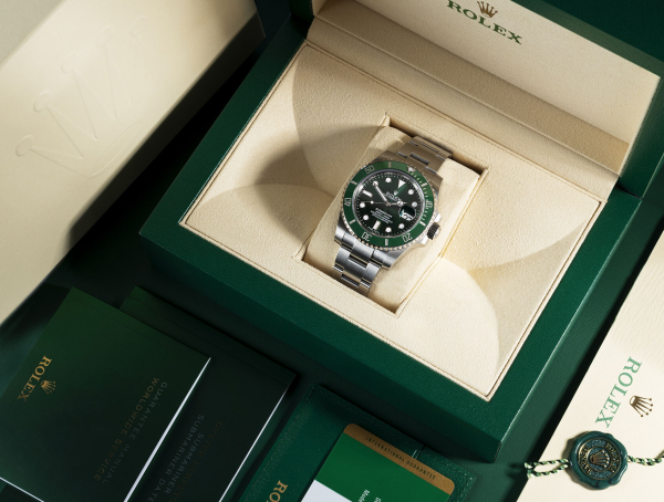 Submariner Date 116610LV “Hulk”