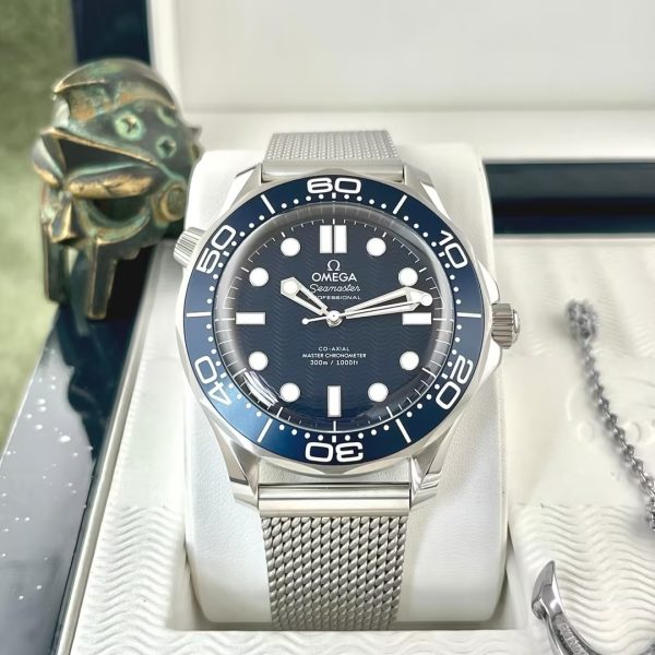 Omega Seamaster Diver 300m Steel on Steel James Bond 60th Anniversary 210.30.42.20.03.002