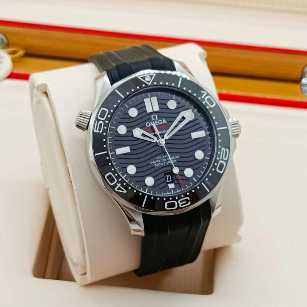 Omega Seamaster Diver 300M Master Co-Axial 42 Stainless Steel / Black / Rubber 210.32.42.20.01.001