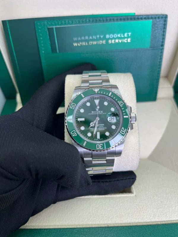 Submariner Date 116610LV “Hulk”