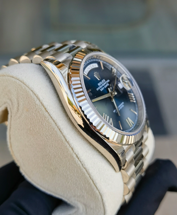 Day Date 40 228239 Bright blue dial